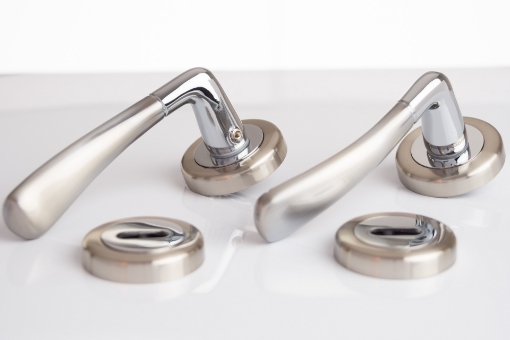 Picture of Sonnato Florence Satin Chrome Lockset Incl Handles, Lock & 3 Hinges